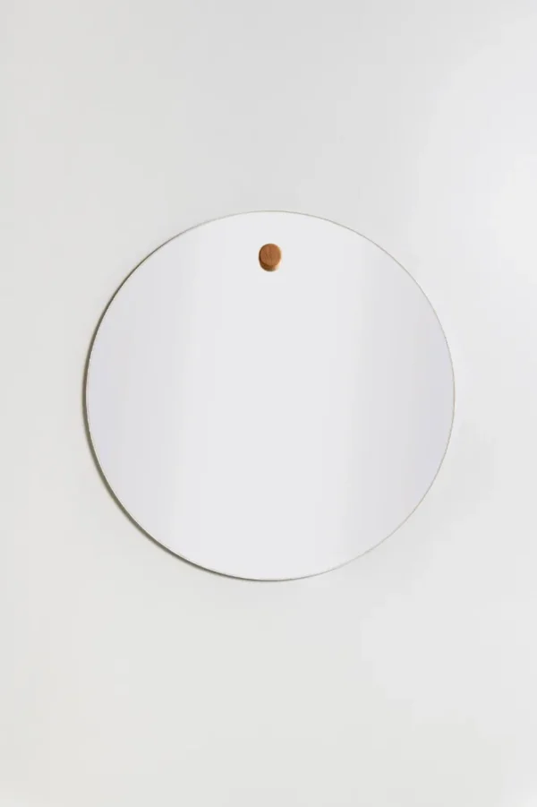 round peg mirror 01