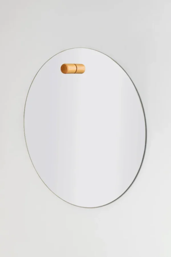 round peg mirror 02